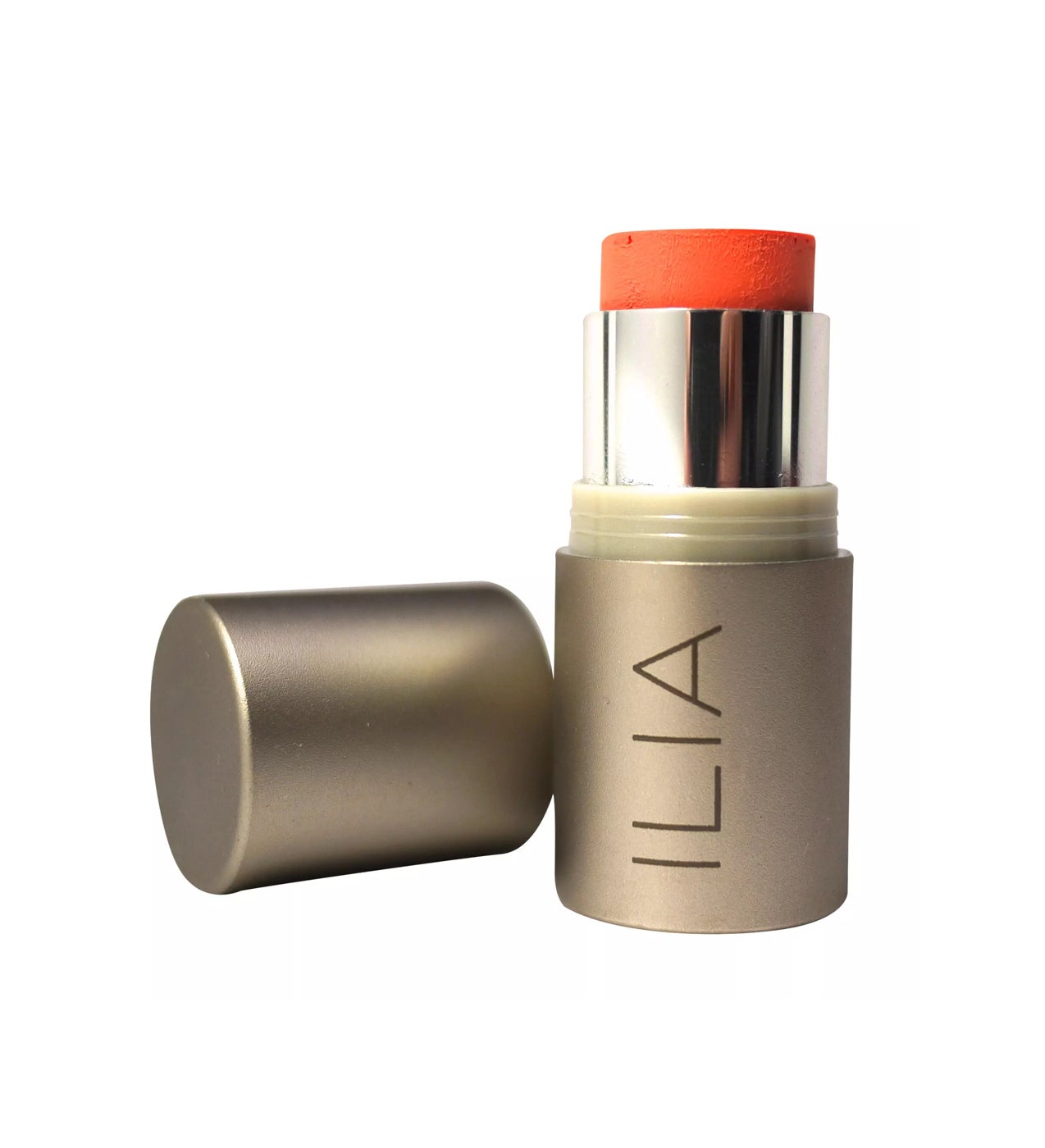 Un producto 3 en 1 con ingredientes orgánicos que se funden en la piel con su textura suave y mantecosa que se mezcla a la perfección para ofrecer un acabado transparente y de aspecto natural.  Lo puedes usar como colorete en mejillas, directamente en labios o incluso como sombra de ojos. (34 €).