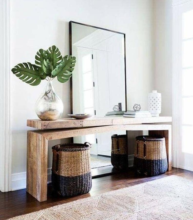 Juega con los espejos y sus reflejos para multiplicar visualmente los espacios.