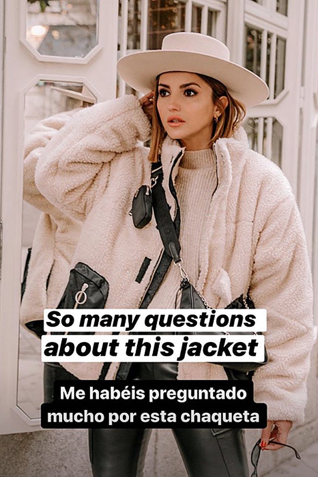 La chaqueta de borrego de Alexandra Pereira es la prenda que más ha llamado la atención de sus seguidoras en Instagram.