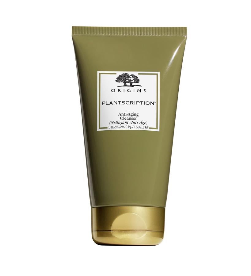 Es un limpiador suave y espumoso que utiliza flores de jazmín y proteínas de avena acondicionadoras que te ayudan a disolver la suciedad y las impurezas y liberar las células muertas de la piel de una manera fácil y rápida. (32,46 €).