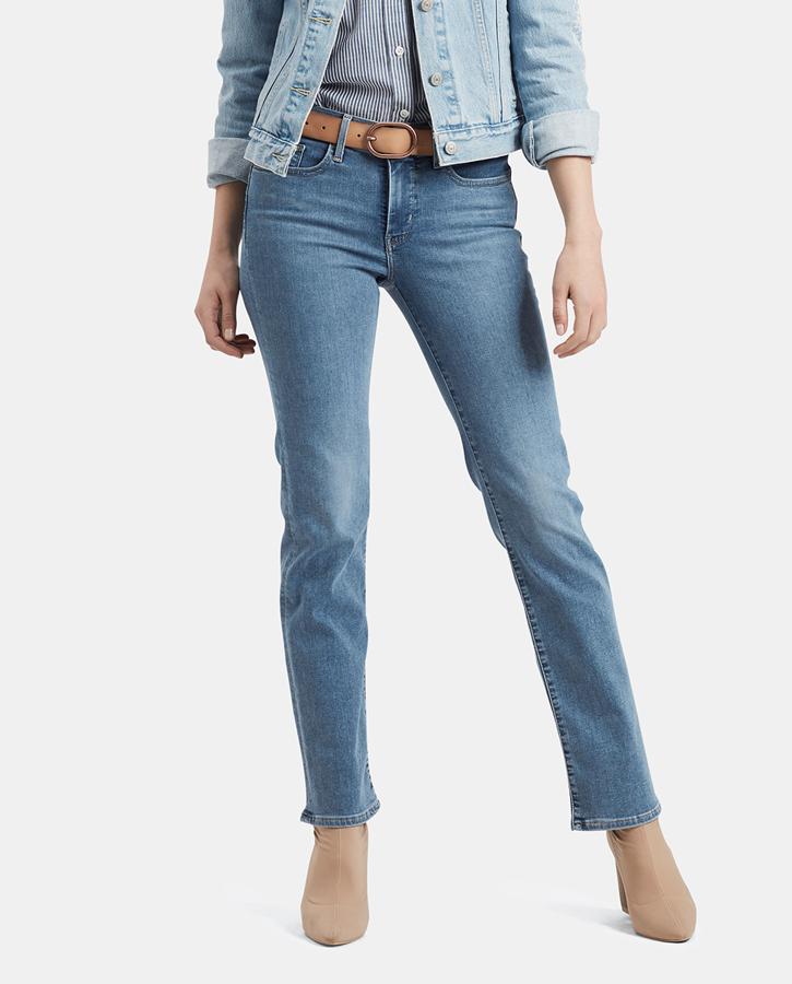 Unos vaqueros que te sienten como un guante. Cada una tenemos un modelo perfecto para nuestra silueta, como estos Levi's, que están a mitad de precio en las Rebajas de El Corte Inglés (pasan de 99 a 49.95 euros).