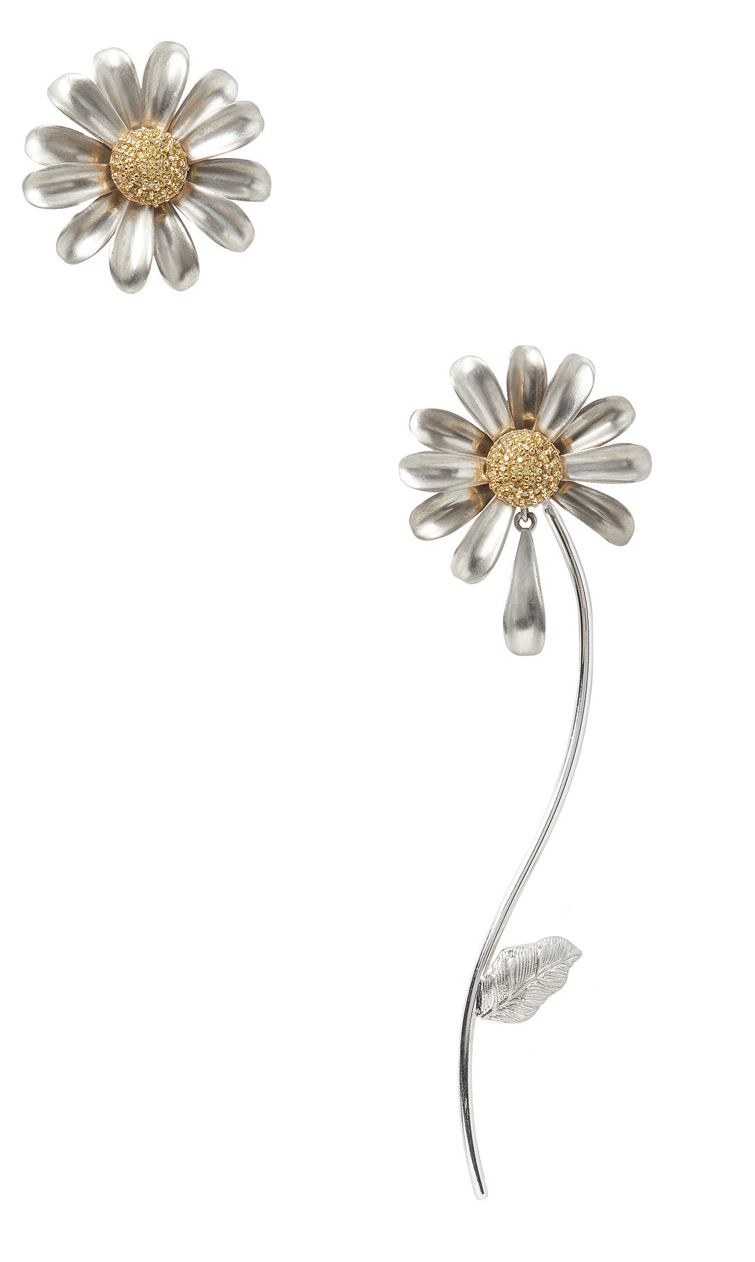 Pendientes desiguales de Kate Spade.