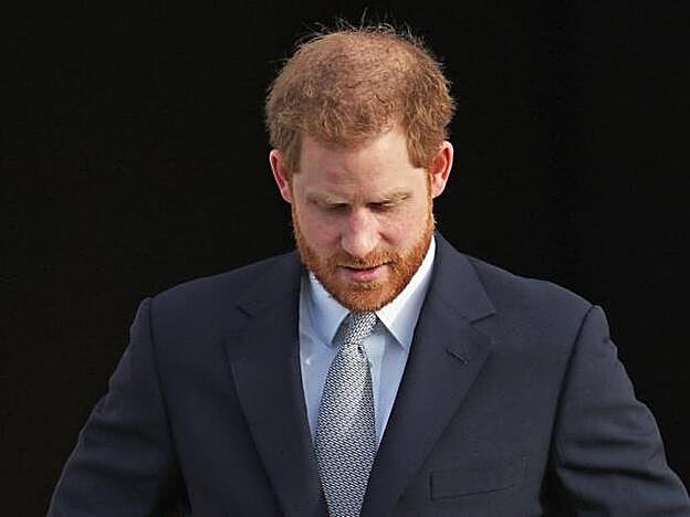 El principe Harry ofrece explicaciones de la decisión que ha tomado junto a Meghan Markle de salir de la familia real británica.