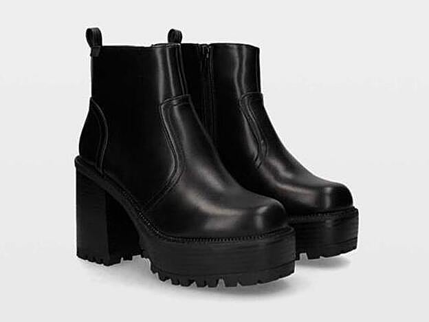 Los botines negros con plataforma de Mery Turiel (59,99 euros).