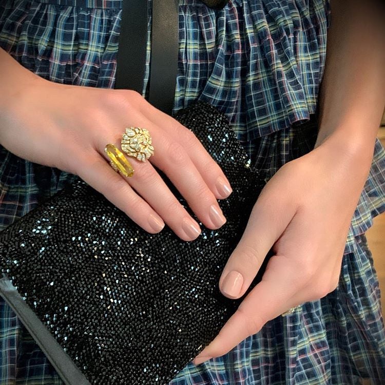 Discretas, cortas, ovaladas, elegantes y ultra naturales. Estas uñas de Margot Robbie creadas por Tom Bachik son perfectas para lucir unas manos perfectas.