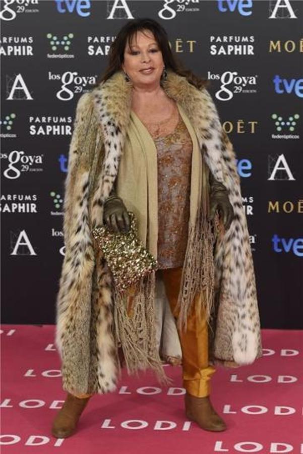 La definición de exceso se representa con este look Massiel en los Goya de 2015.