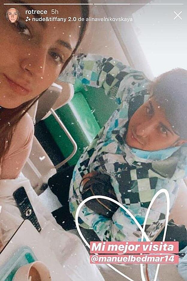 Rocío mostraba así "su mejor visita", la de su novio, Manuel Bedmar.