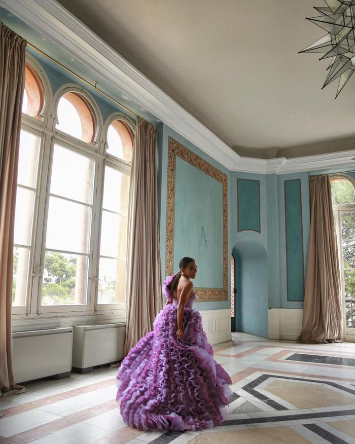 Paula Ordovás de Navacués, con zapatos de aquazzura rojos.