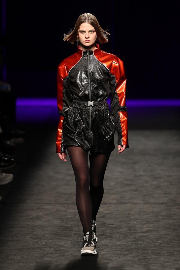 Custo Barcelona presentó una colección sport llamada 'Thank you, Next'.