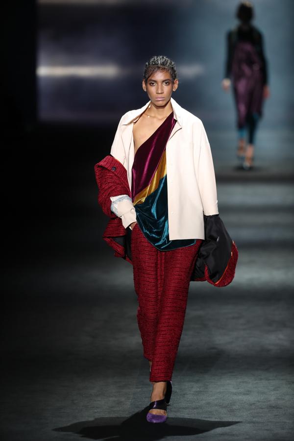 Mezcla de colores, estampados y tejidos fue lo que propuso Úlises Mérida.