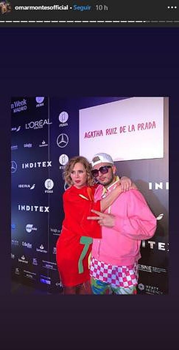 Omar Montes posa junto a Agatha Ruiz de la Prada.
