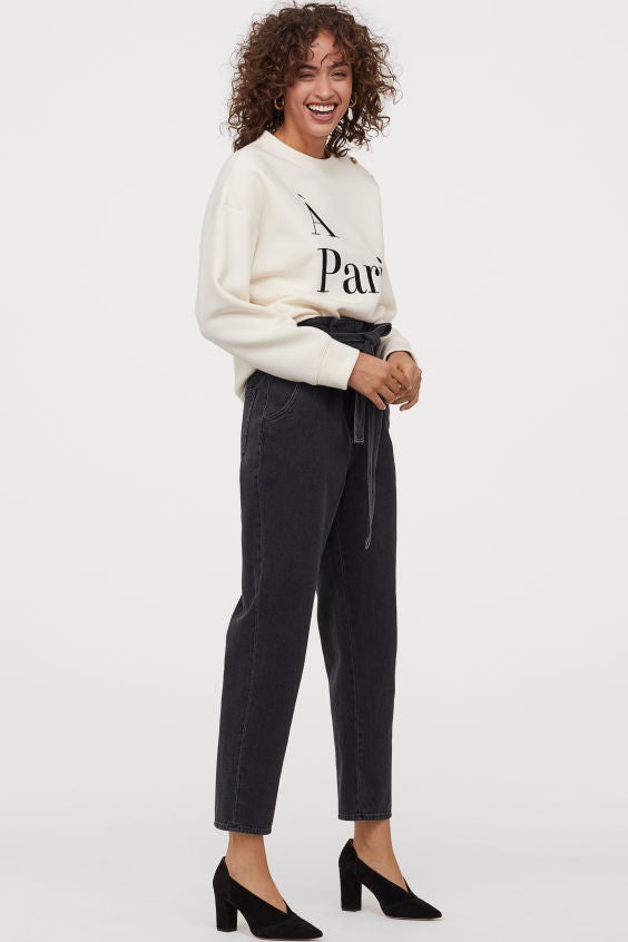 Pantalones denim paperbag de H&M. (29,99 euros).