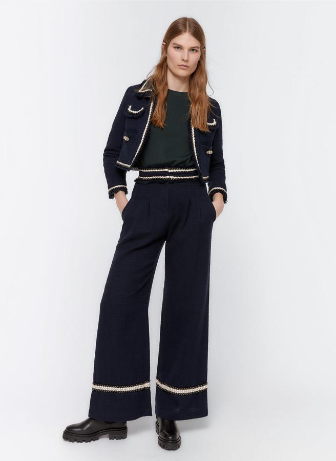 De tweed y con apliques son el modelo perfecto para combinar con una chaqueta del mismo material. De Uterqüe, (99 euros).