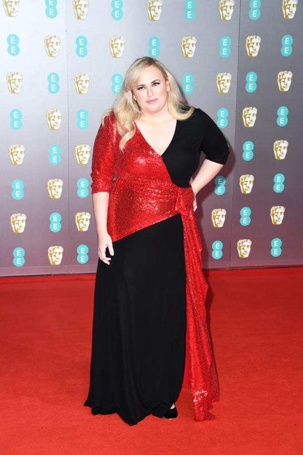 Rebel Wilson de Prabal Gurung.