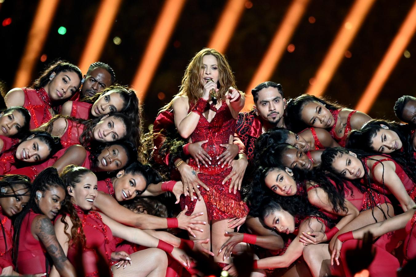 Shakira repasó sobre el escenario de la Super Bowl 2020 sus mejores éxitos, de 'Loba', canción con la que empezó a 'Chantaje' o 'Hips don't lie'.