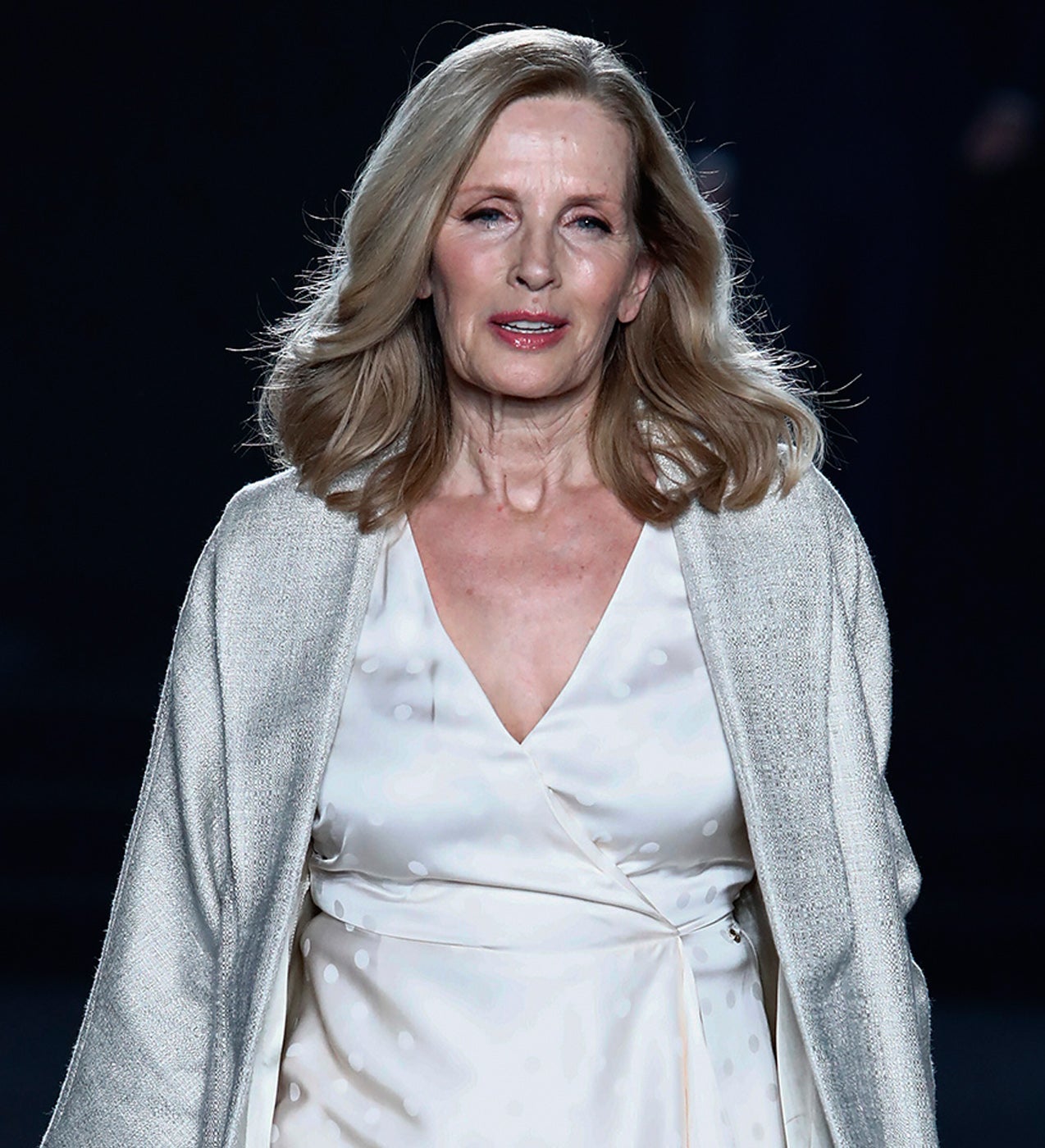 El trío ganador lo forman sombras color rosa claro, colorete rosa medio y barra de labios con un acabado satinado en un rosa más intenso.