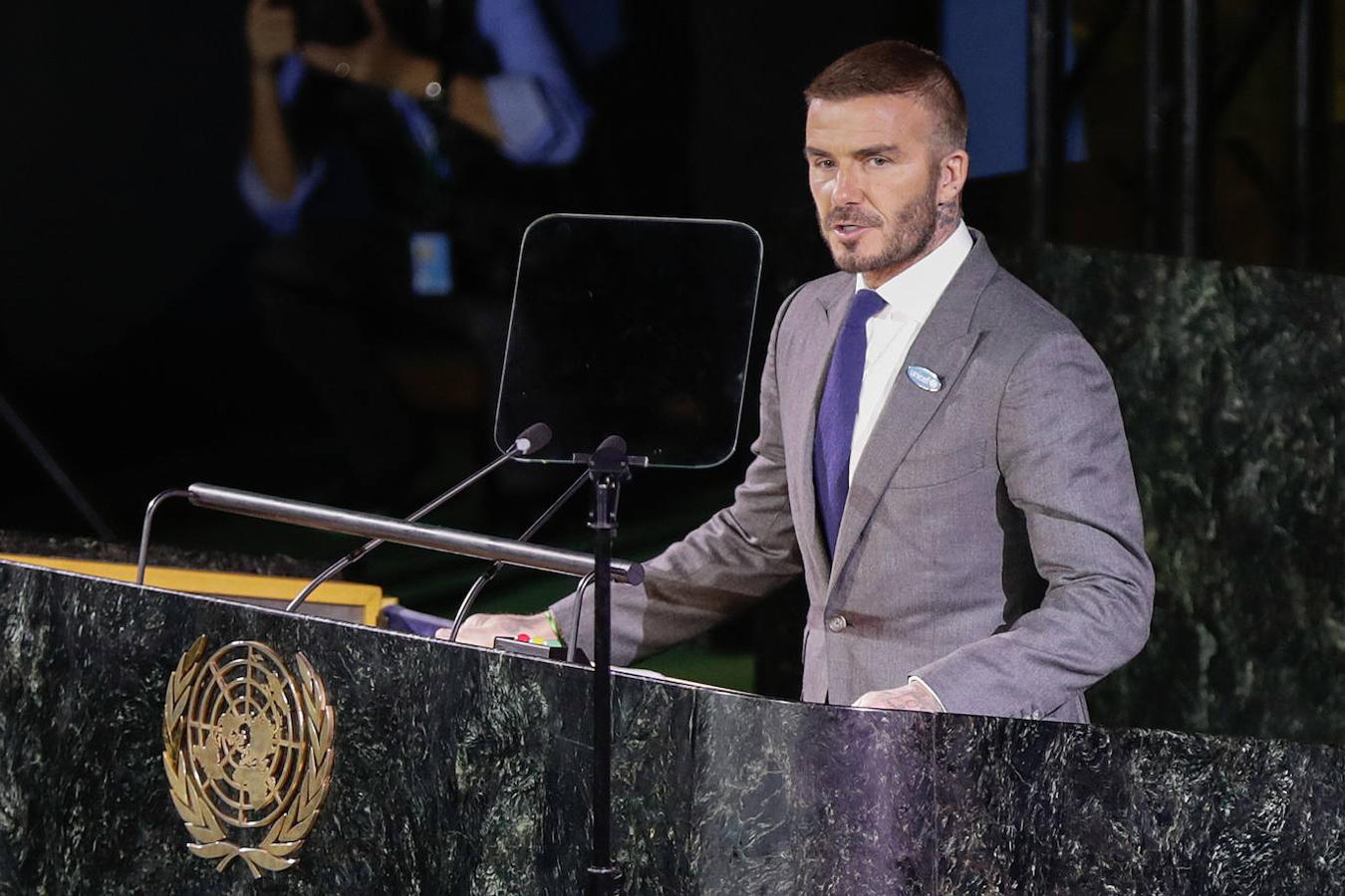 En el puesto siete de esta lista encontramos al primer hombre que no se dedica al mundo de la interpretación. Sus cuidados le ha costado, pero David Beckham sigue estando entre los más guapos del planeta.