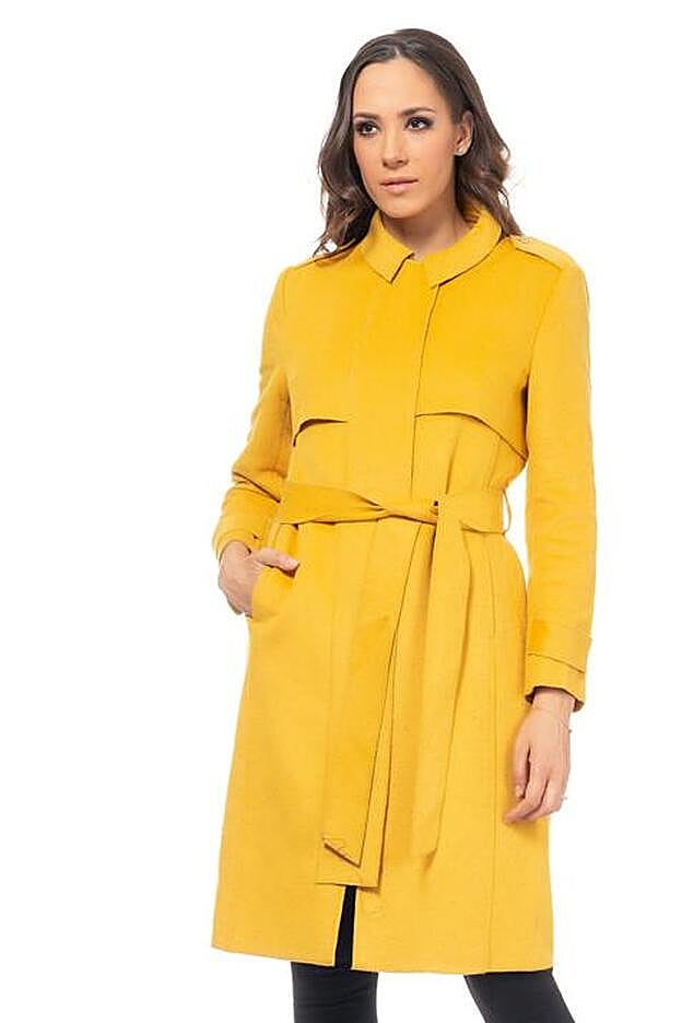 Uno de los abrigos amarillos más amarillos.