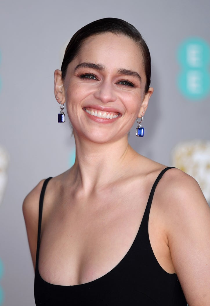 El juego de sombras en tojos tierra no falla. Estarás espectacular como Emilia Clarke.