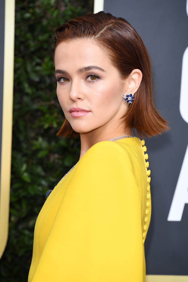 Menos es más. El maquillaje de Zoey Deutch destaca por sus tonos naturales que perfeccionan el rostro sigilosamente. ¿La clave? Los tonos nude y mucho iluminador.