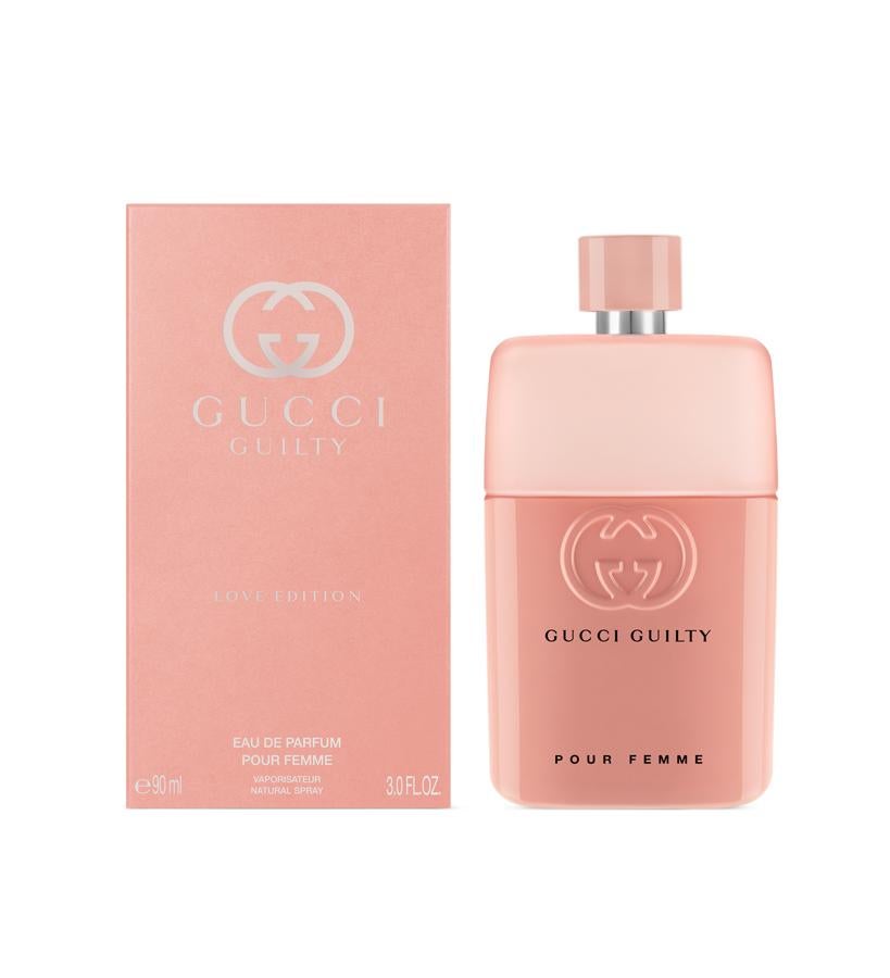 ¿Love is in the air? Con este aroma flotando cerca de ti, seguro que sí. Esta versión especial San Valentín te va a seducir en la primera cita. Gucci Guilty Love Edition (113 €).