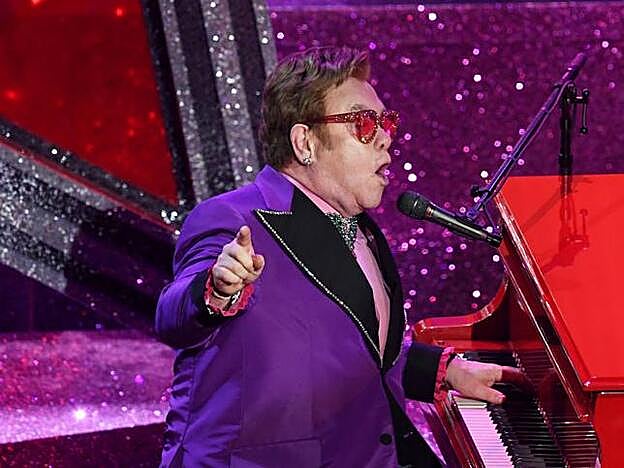Elton John durante su actuación en la gala de los Premios Oscar 2020