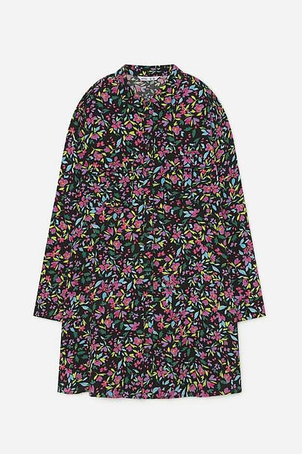 Vestido suelto y estampado en pequeñas flores de Lefties, hasta la XXL.