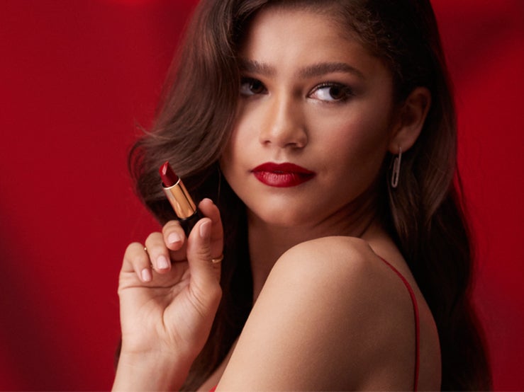 Fotos: Diez barras de labios en rojo oscuro, el color favorecedor que puedes llevar a todas horas