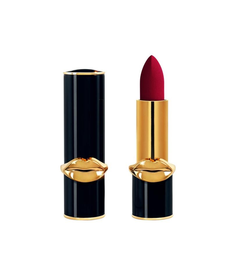 Cada tono está enredado en una película de polvo combinada con pigmento saturado para dar a la primera pasada una cobertura cubriente muy ligera. Adorna los labios con un velo ligero de color opaco para un conseguir un look moderno y mate. Color: Vendetta. (31,95 €).