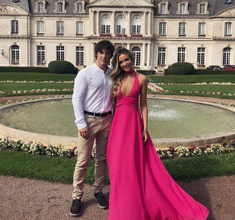 Jordi Cruz junto a su novia Rebecca Lima, junto a la que celebrará su primer San Valentín como pareja.