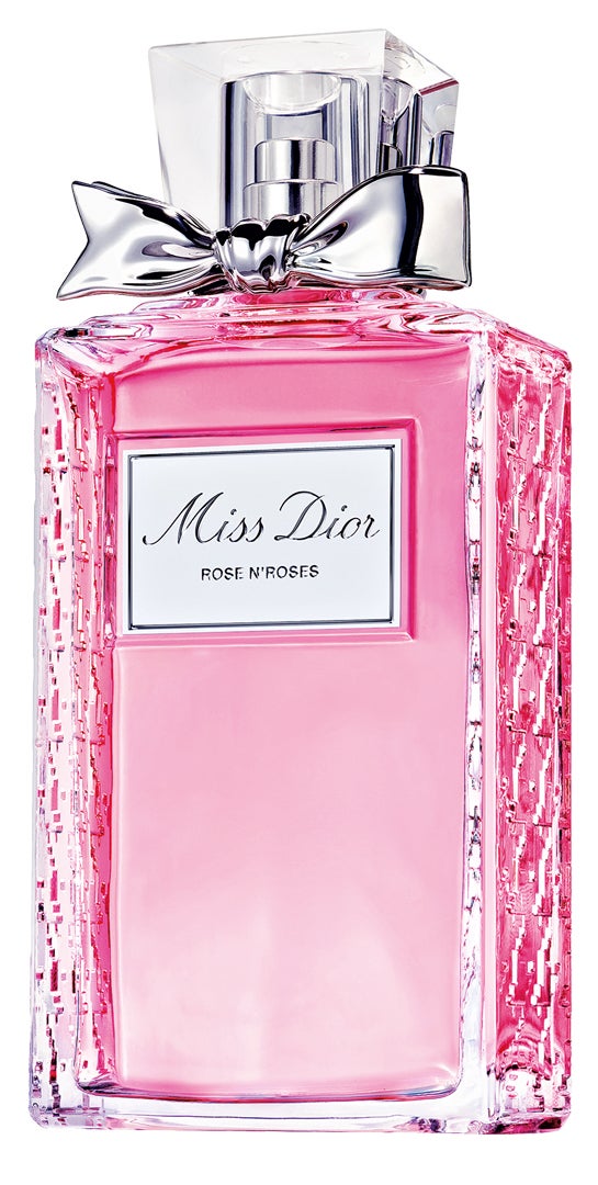Esta combinación de dos rosas, la centifollia de Grasse y la damascena de Turquía, es pura explosión floral. Miss Dior Rose n’ Roses de Dior (116 €).