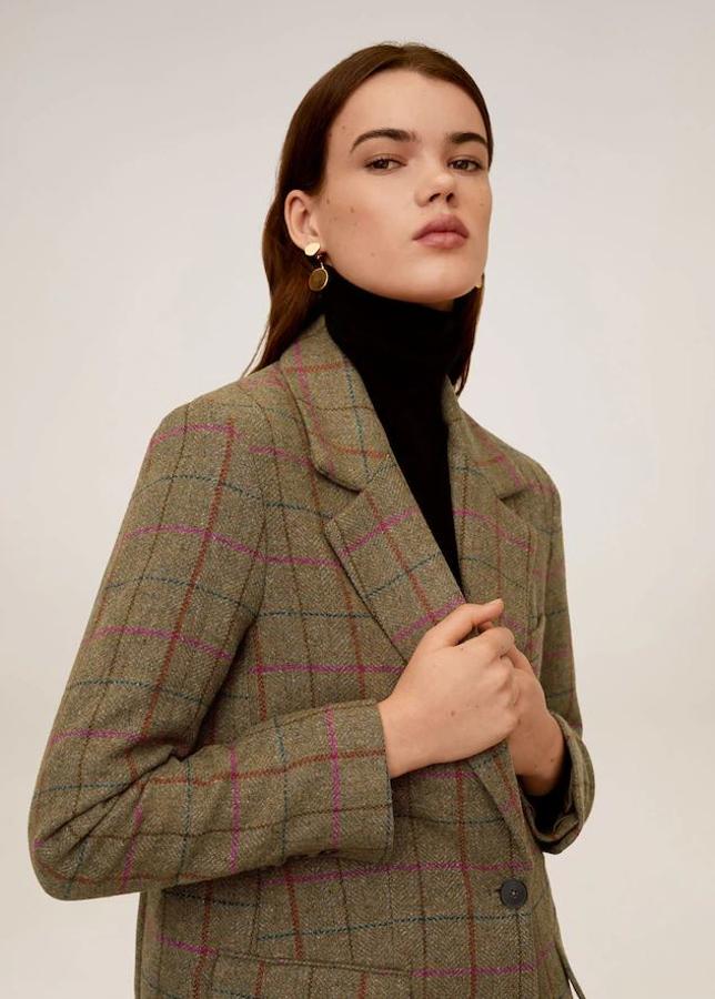 Blazer de cuadros de lana de Mango (69,99 euros).