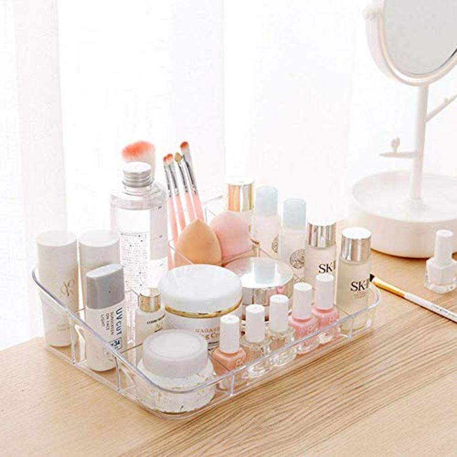 Diseño completamente abierto para este organizador que de largo mide 27 centímetros y tiene espacio para todo, desde cremas y a lacas de uñas. Es de Sunficon,  en Amazon cuesta 15,99 euros .