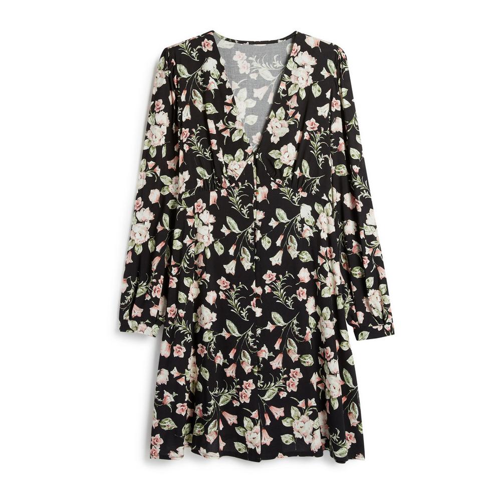 Vestido mini con estampado de flores, escote a pico y manga larga. Ideal para entretiempo. (17 euros).