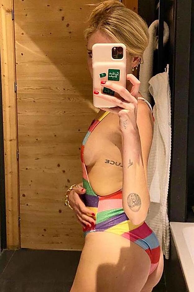 Chiara Ferragni con un bañador de Chiara Ferragni Collection