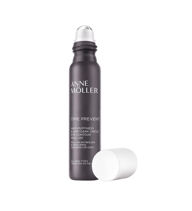 Un tratamiento corrector en textura gel fluido que se absorbe inmediatamente, reduce las bolsas y las ojeras y te aporta una sensación de frescor al instante. De fácil y cómoda aplicación gracias a su aplicador roll-on que aporta un efecto frío que descongestiona el contorno de los ojos y aporta un confort inmediato. Enriquecido con cafeína, para mejorar la circulación de la zona. Flashtec Anti-Fatigue de Anne Möller (29,50 €).