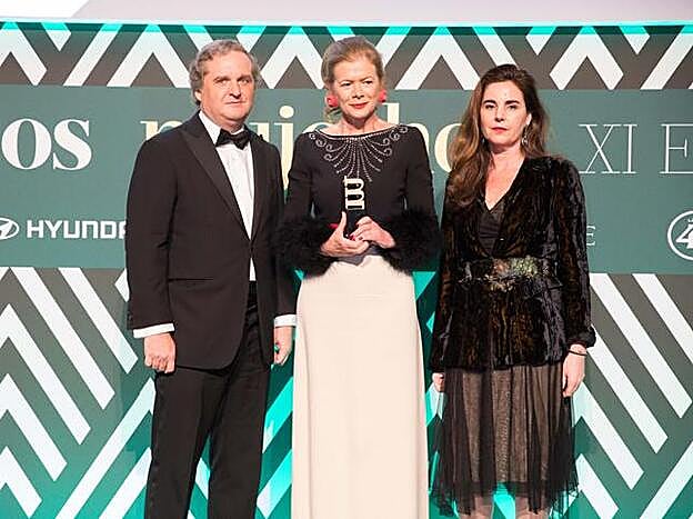 Ignacio Ybarra, presidente de Vocento, Elena Ochoa Foster y Elena Gris, directora de Marketing de Hyundai Motor España