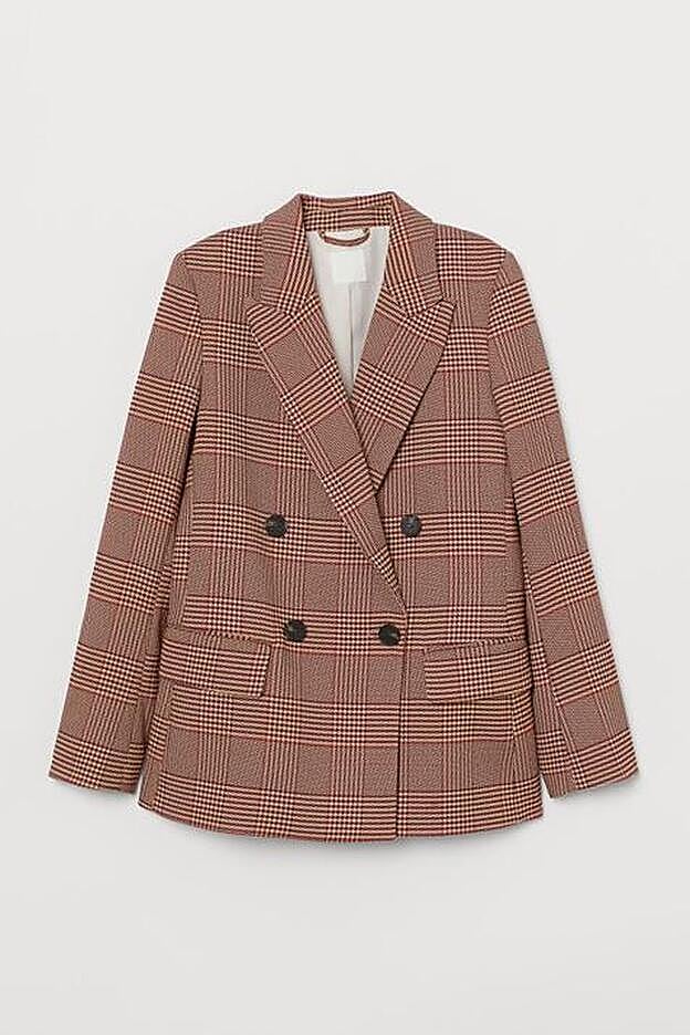 Los cuadros siguen presentes en la tendencia de primavera, también en colores vivos.