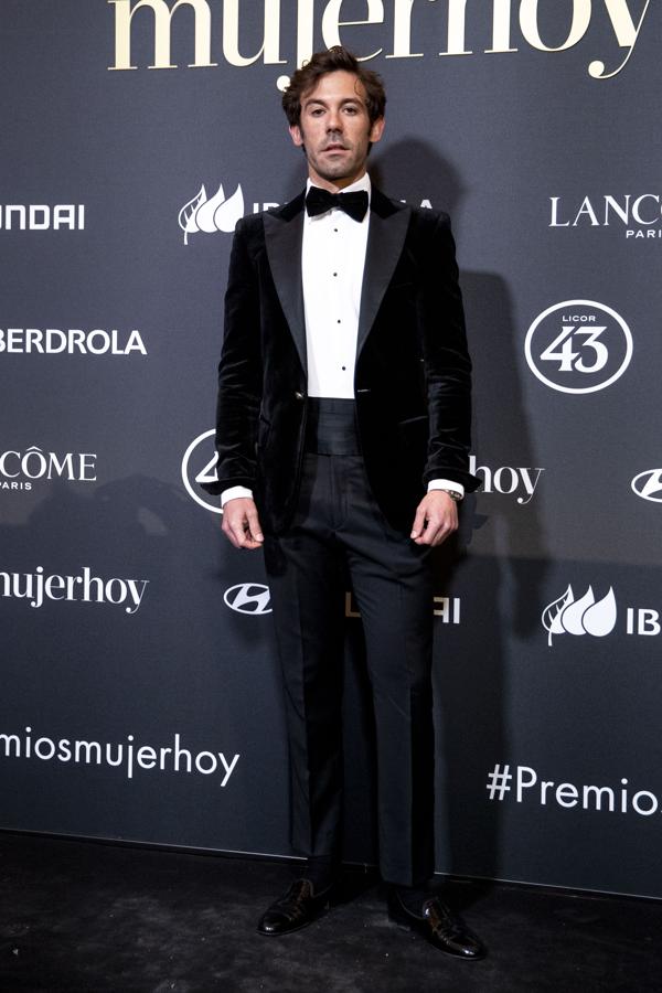 Manuel Ordovás acompañó a su hermana Paula a la fiesta. Con un esmoquin con chaqueta de terciopelo fue uno de los más elegantes de la noche.