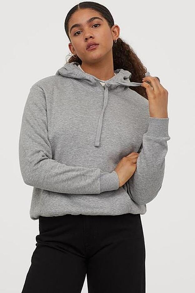 La sudadera nos permite jugar con los tonos del estilismo.