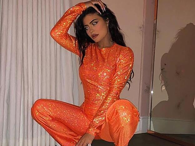 Kylie Jenner luce un conjunto de Saks Potts