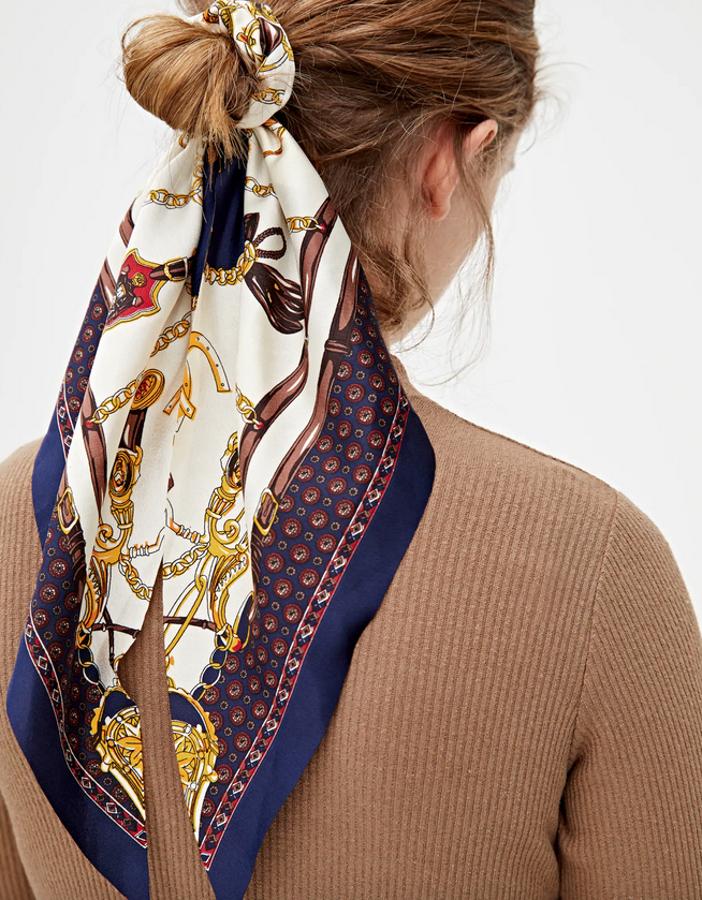 El clásico estampado de cadenas no podía faltar en esta selección de coleteros en los que el estampado es clave a la hora de definir un look. Cuesta 4,99 euros.