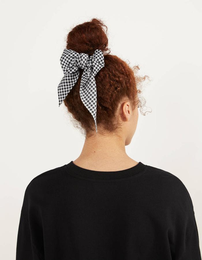 Los cuadros de Vichy son uno de los estampados favoritos de las nuevas colecciones y no podía faltar entre las propuestas de las firmas. Este es de Bershka y cuesta 4,99 euros.