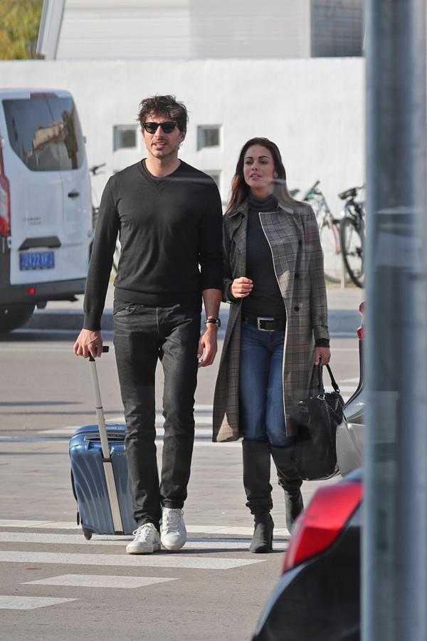 En agosto de 2019, Andrés y Lara Álvarez se convirtieron en la pareja sorpresa del verano. Guapos y famosos, ninguno escondió su relación, y pasearon su amor sin tapujos. Pero parece que las cosas entre ellos no terminaron de cuajar, y a principios de 2020, poco antes de que la presentadora pusiera rumbo a Honduras para la nueva edición de `Supervivientes´ se anunció su ruptura.