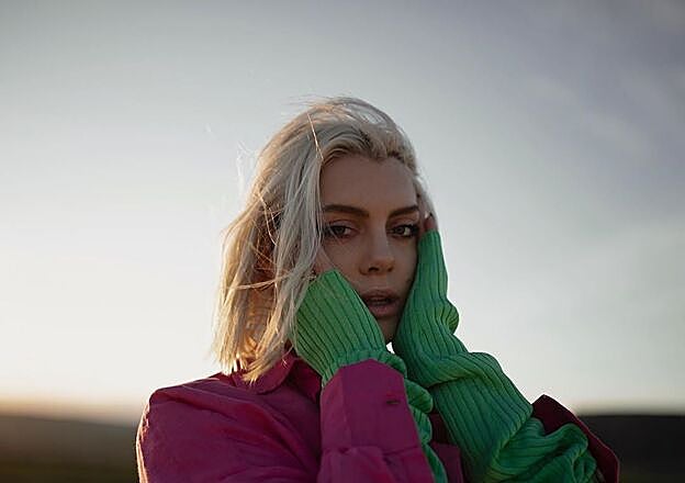 Gigi Vives luce un conjunto de H&M Studio