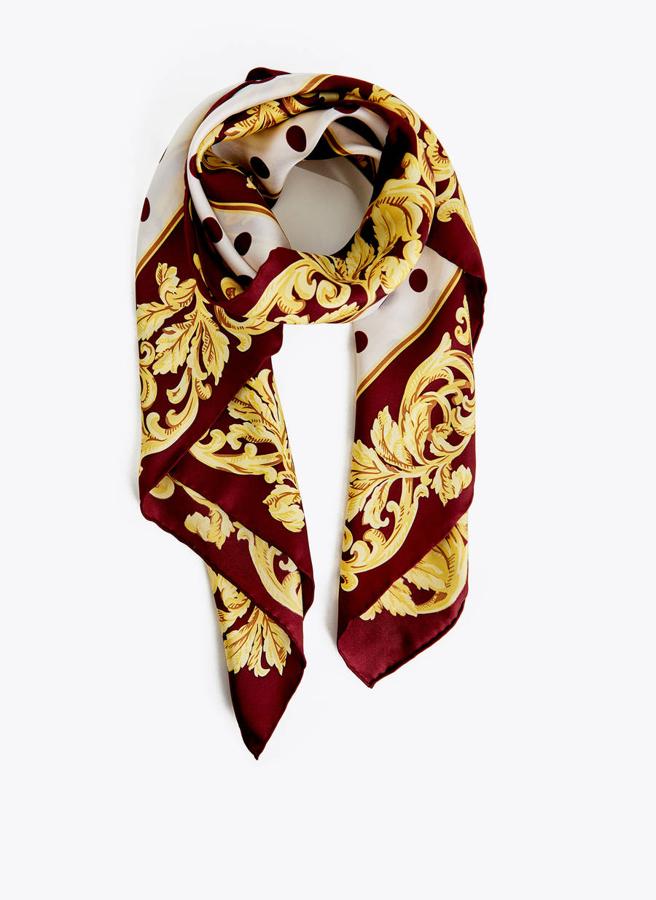 Pañuelo de aire barroco de Uterqüe, (69 euros).