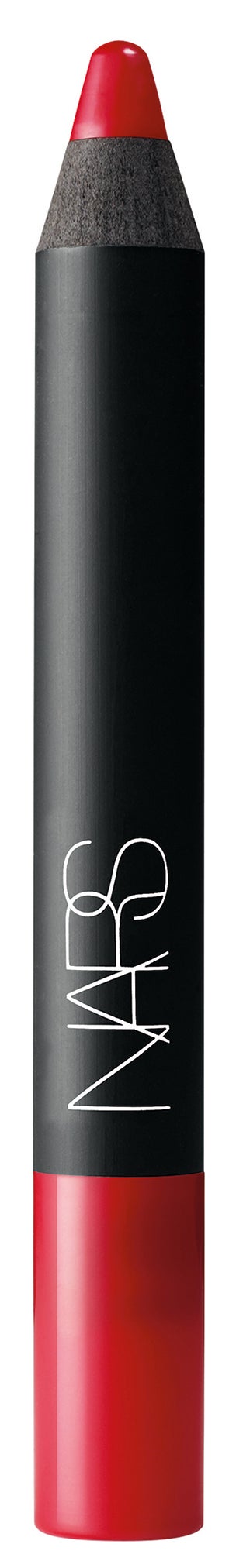 Velvet Lip Pencil en tono Russian Red de NARS (27 €). El favorito de Sara Carbonero, por cierto.