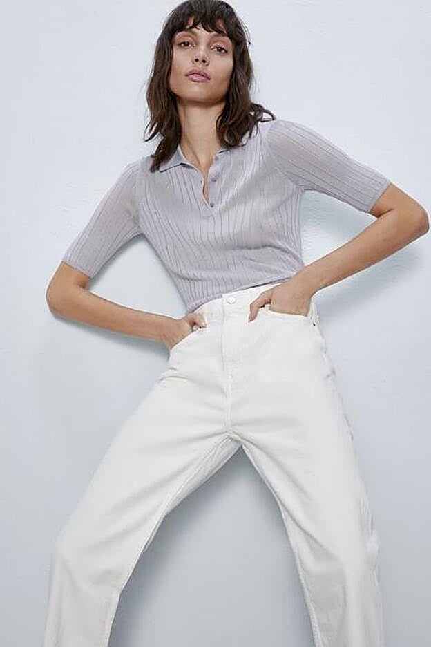 El polo de manga corta más parecido al jersey que propone Prada.