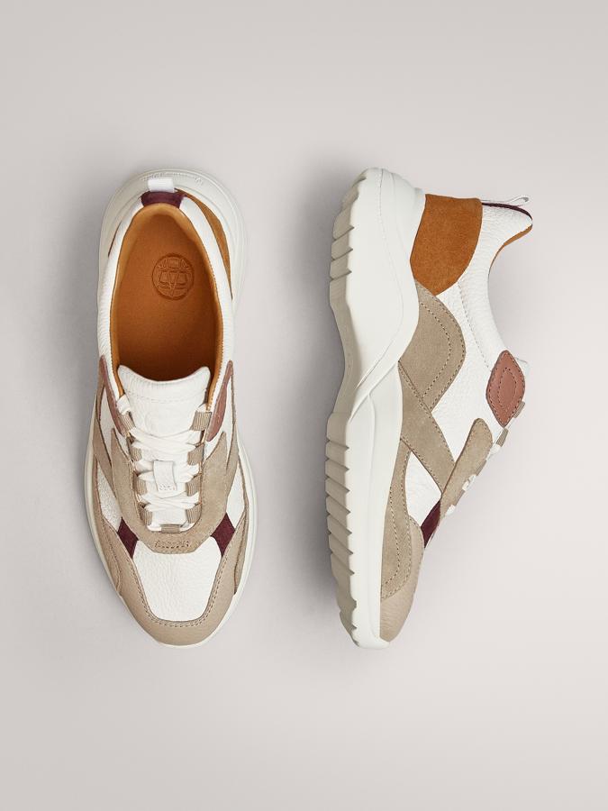 Este modelo de Maddimo Dutti (79,95 €) nos ha gustado porque contrasta perfectamente diferentes colores sobre una base blanca y, aunque la suela es gordita, según indican es de suela ligera por lo que no pesarán mucho.