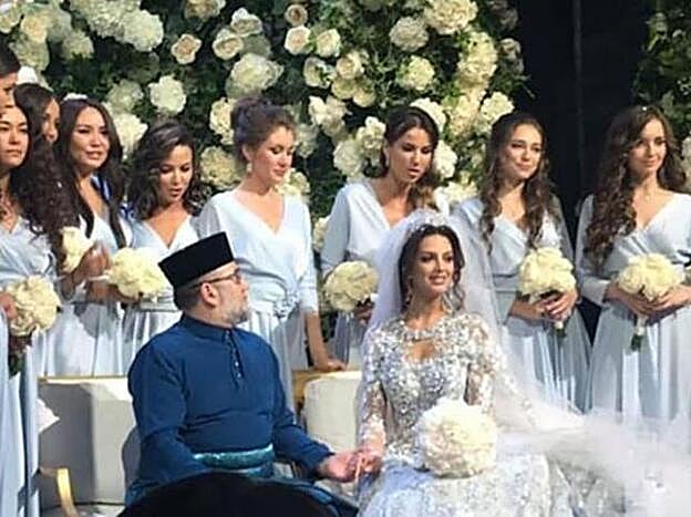 La boda del rey de Malasia y Oksana Voevodina en una foto compartida en redes sociales.